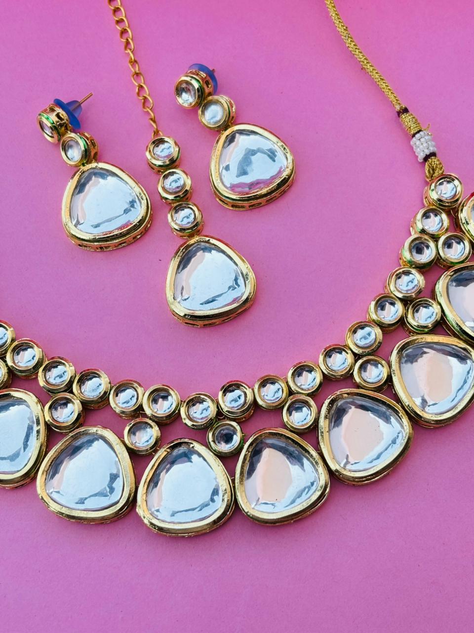 Kundan Statement Necklace with Earrings With Mangtika - Image 3