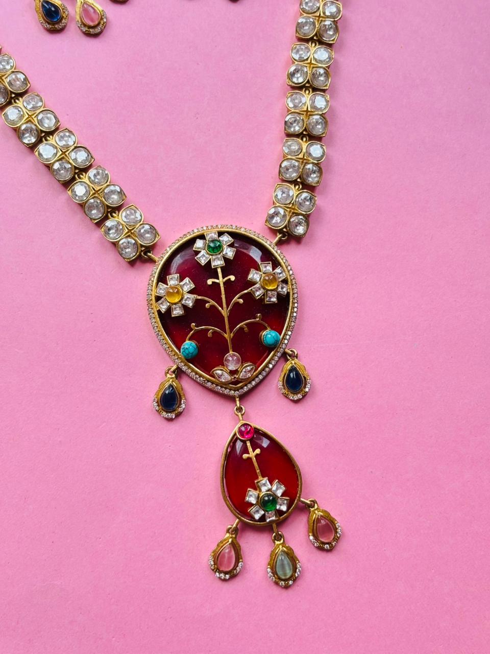 Kundan Maroon Floral Pendant Necklace Set - Image 3