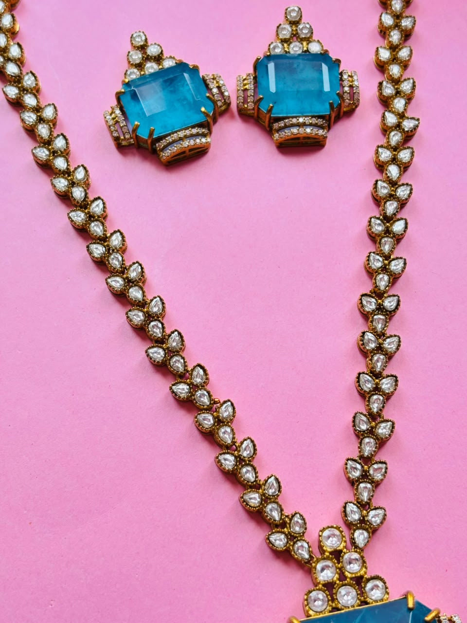 Kundan Blue Pendant Necklace Set - Image 4