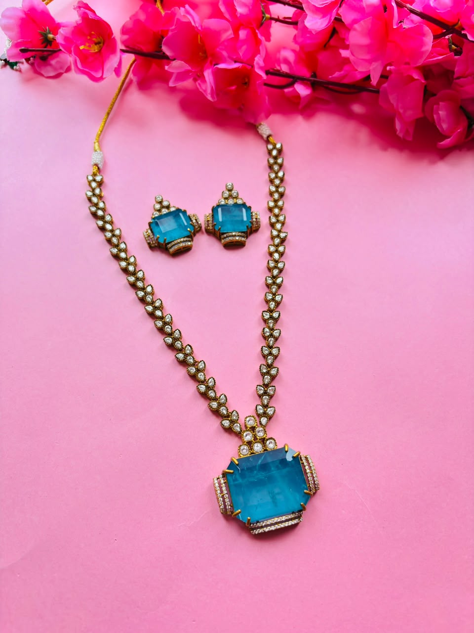 Kundan Blue Pendant Necklace Set - Image 2