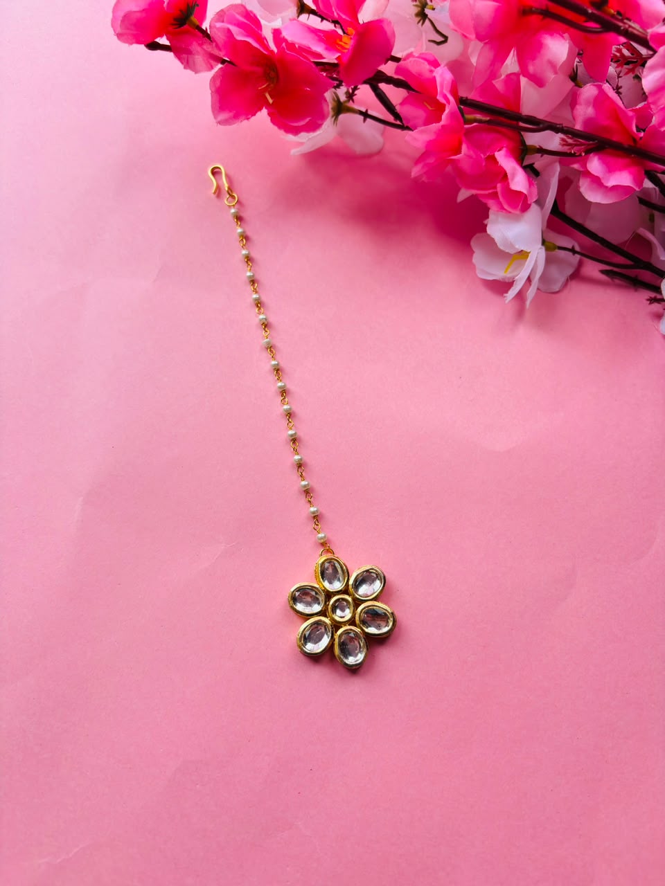 Dainty Pearl & Kundan Maang Tikka
