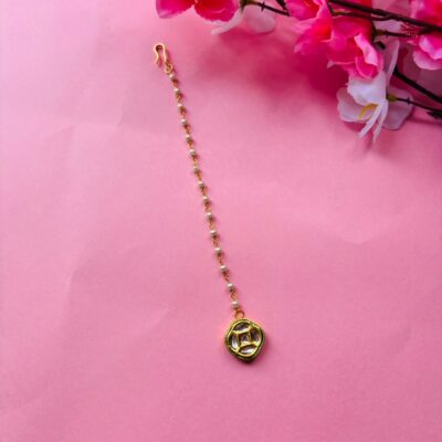 Dainty Pearl & Kundan Maang Tikka