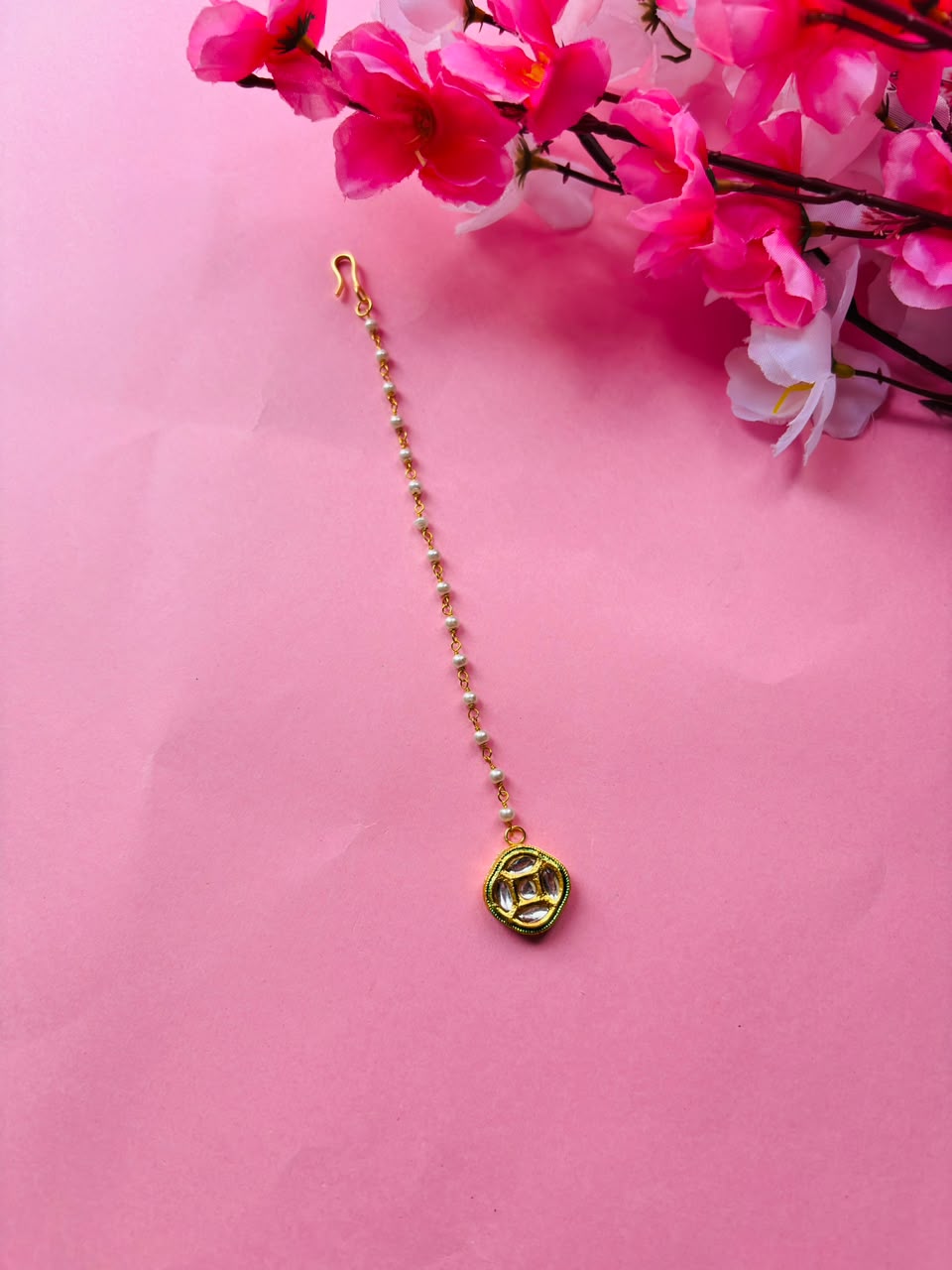 Dainty Pearl & Kundan Maang Tikka