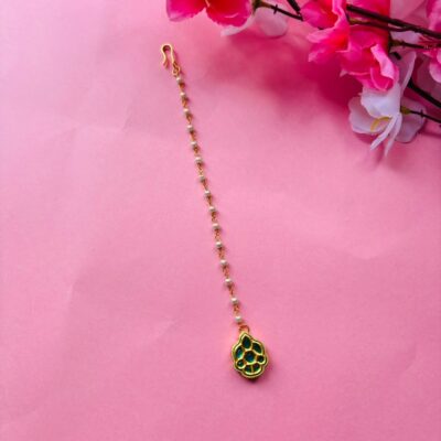 Dainty Pearl & Kundan Maang Tikka