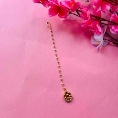 Dainty Pearl & Kundan Maang Tikka