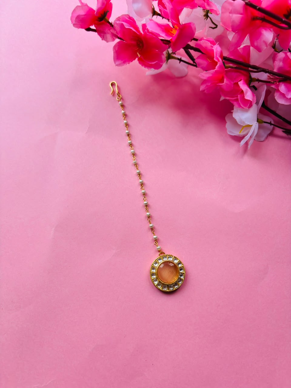 Dainty Pearl & Kundan Maang Tikka
