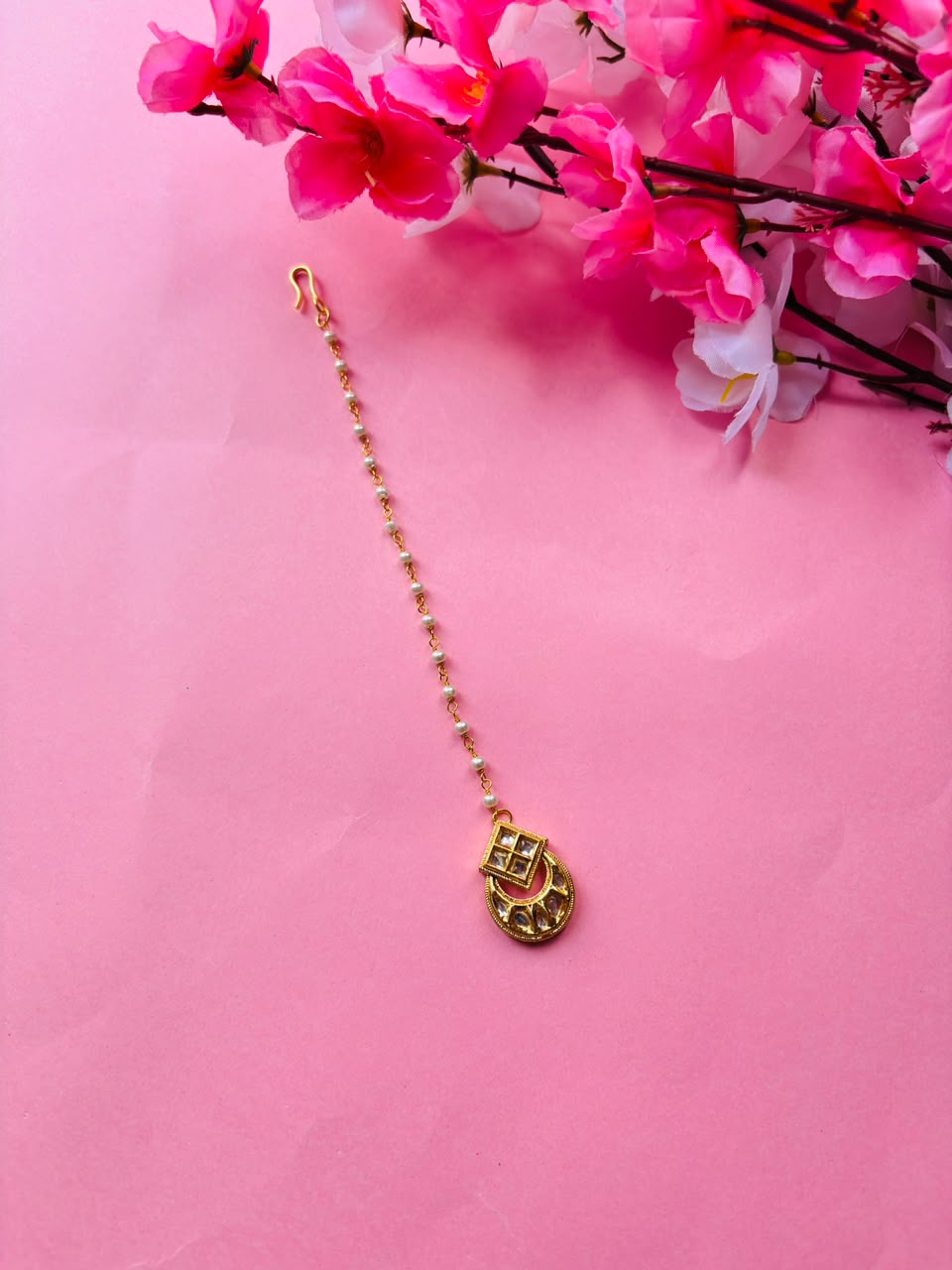 Dainty Pearl & Kundan Maang Tikka