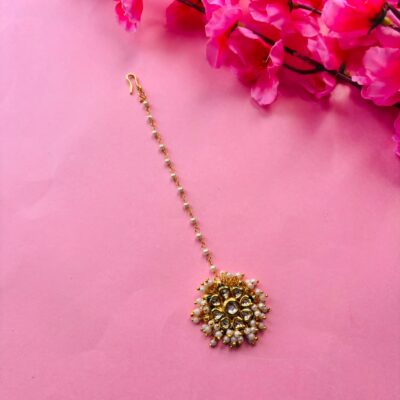 Dainty Pearl & Kundan Maang Tikka