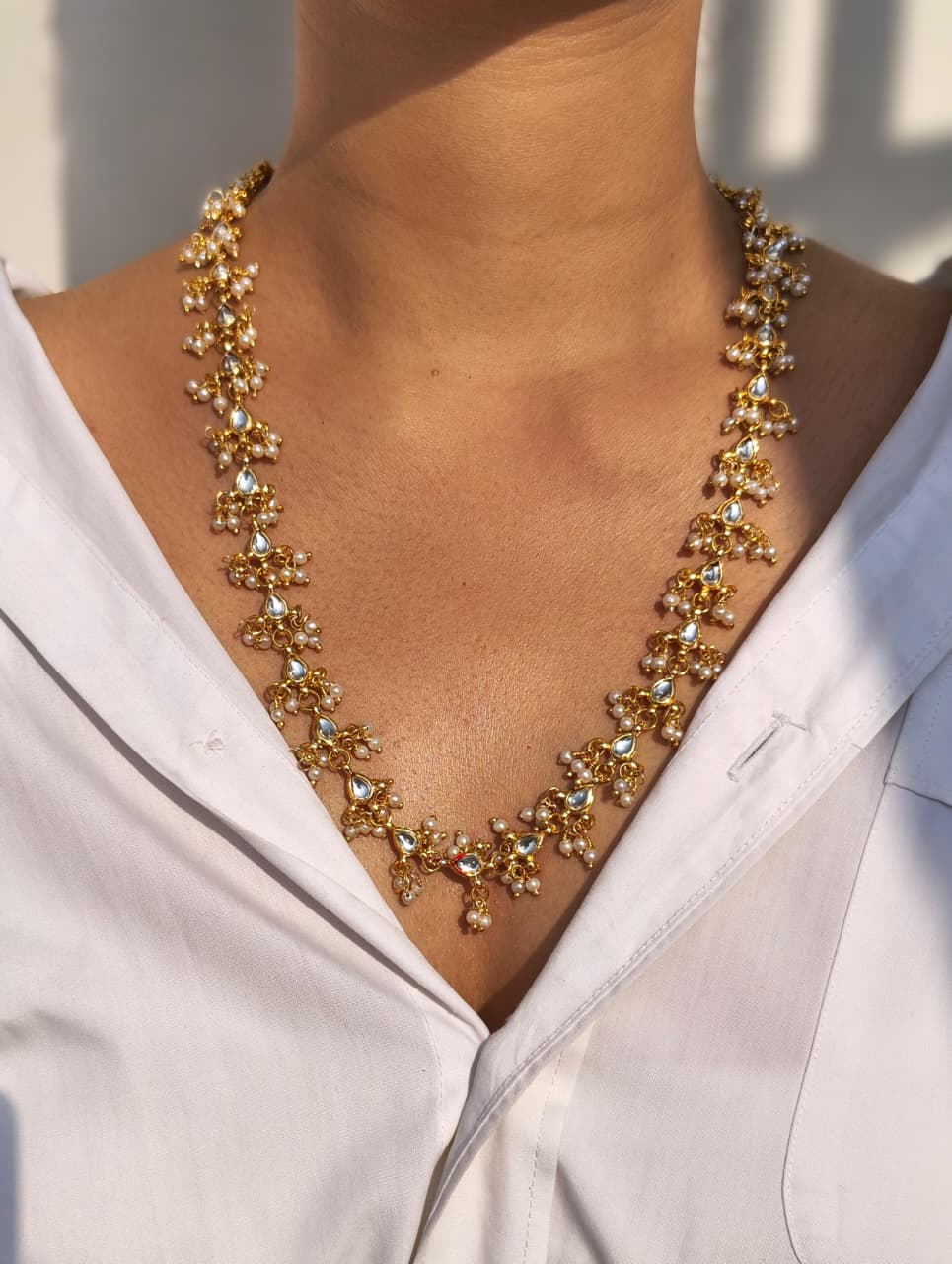 Kundan And Pearl Cluster Chain Necklace - Image 3