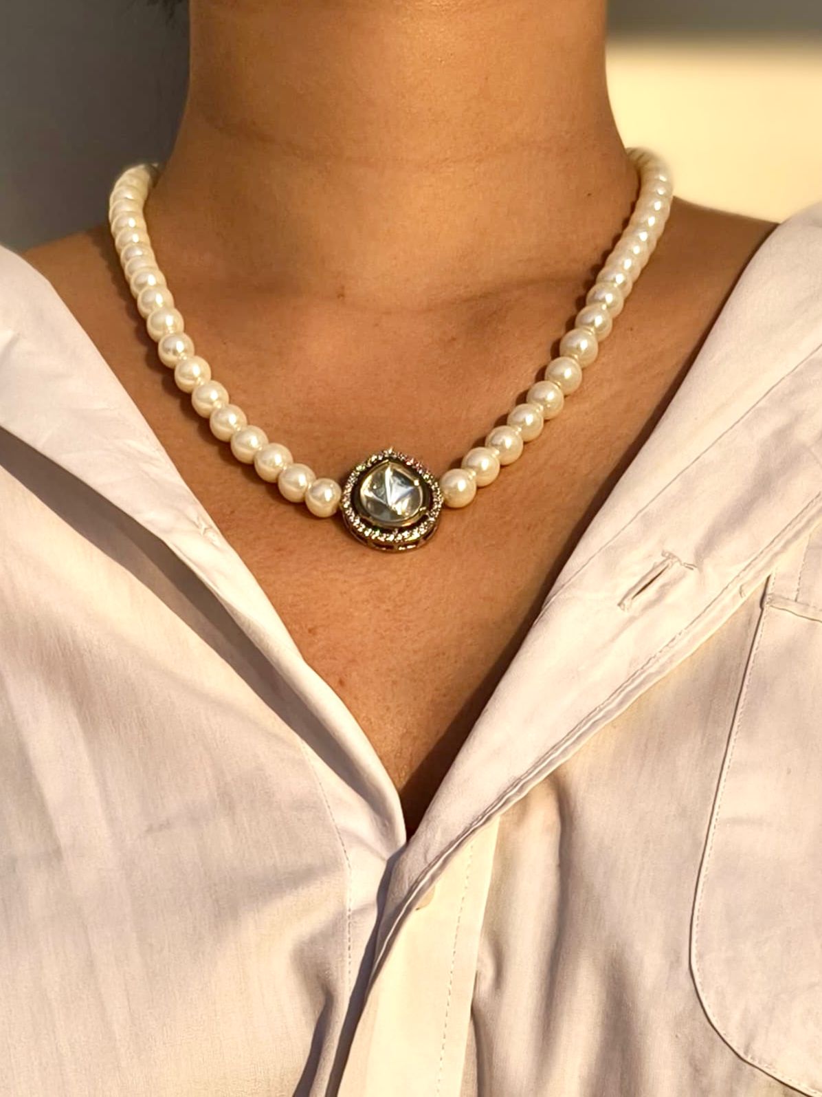 Pearl Necklace With Kundan Crystal Pendant - Image 3