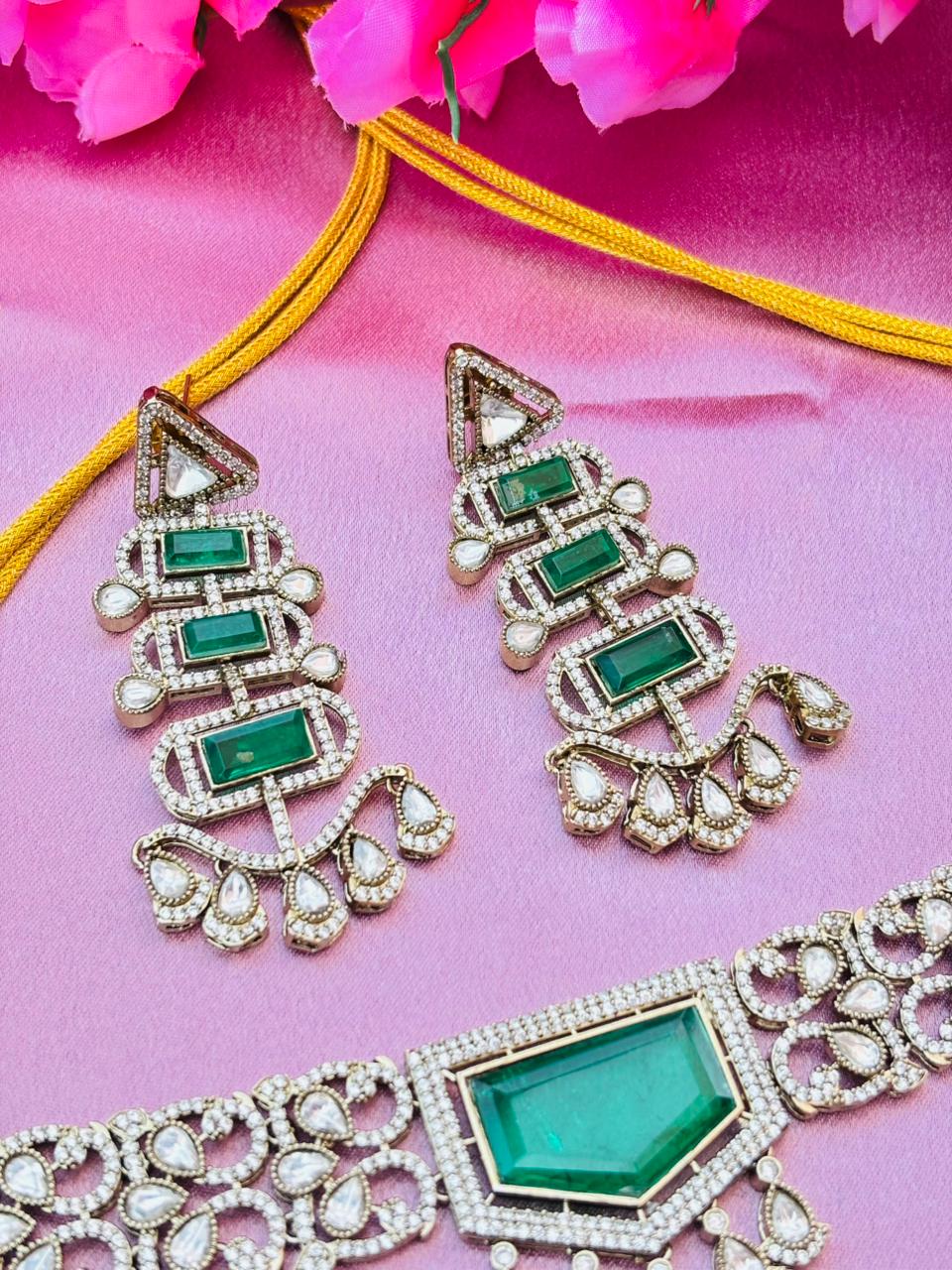 Emerald Green Kundan Choker Necklace Set - Image 4