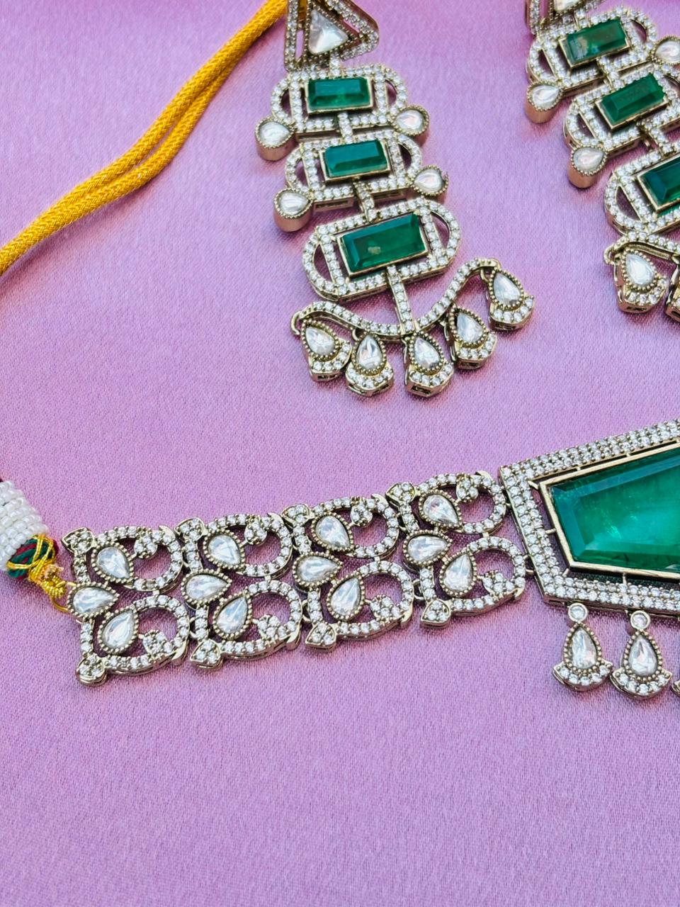 Emerald Green Kundan Choker Necklace Set - Image 3