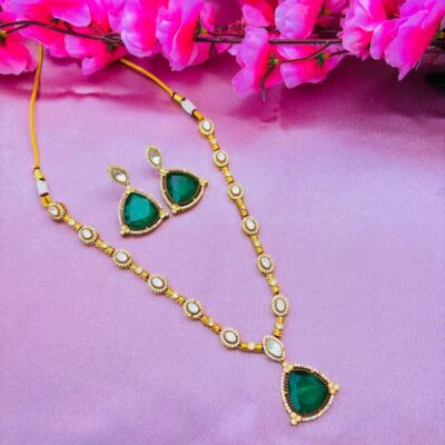 Emerald Green Kundan Pendant Necklace Set