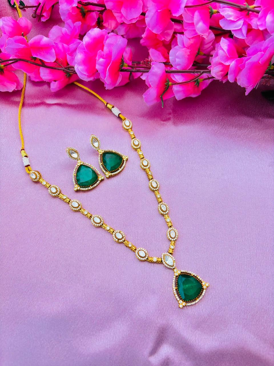 Emerald Green Kundan Pendant Necklace Set