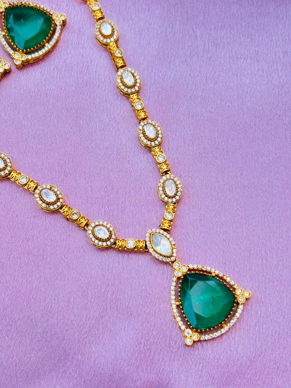 Emerald Green Kundan Pendant Necklace Set - Image 2