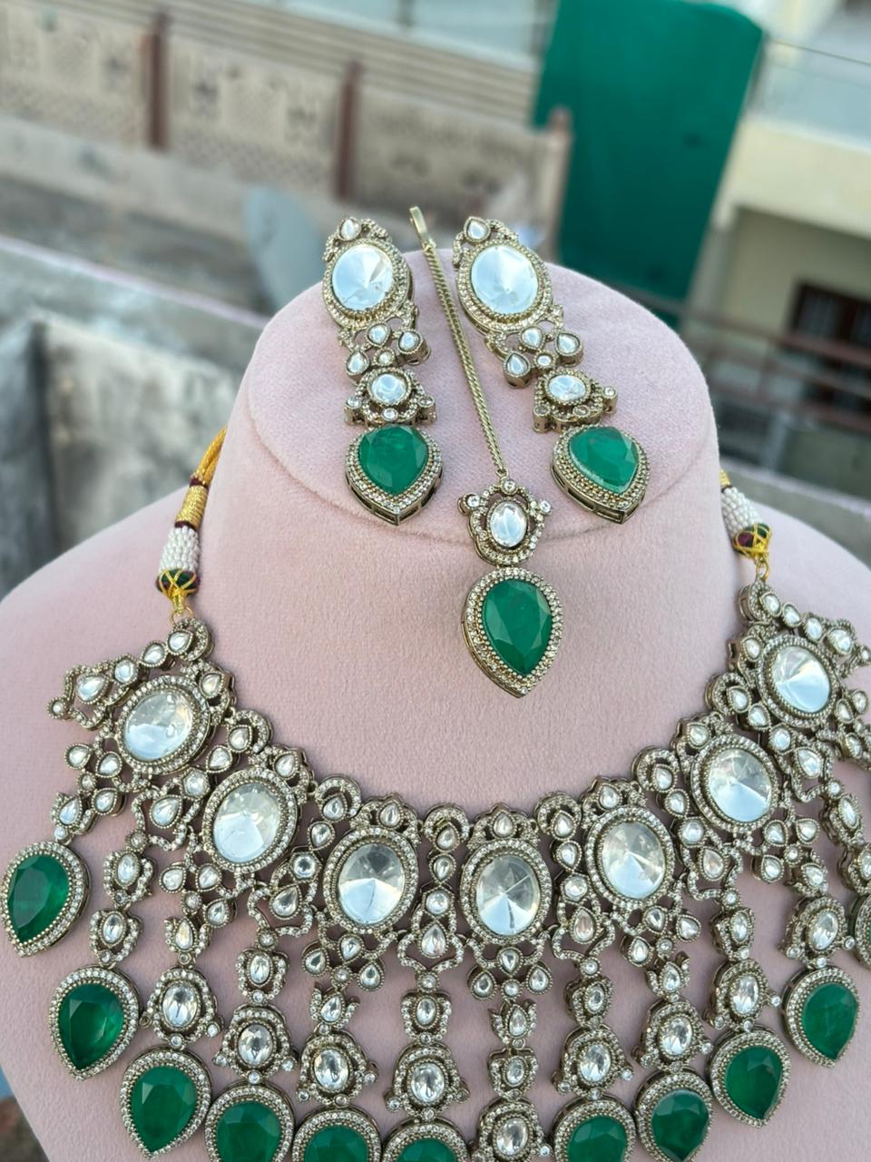 Emerald Kundan Bridal Necklace Set - Image 6