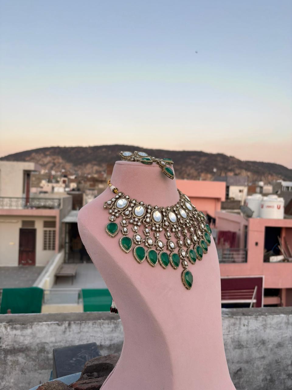 Emerald Kundan Bridal Necklace Set - Image 3