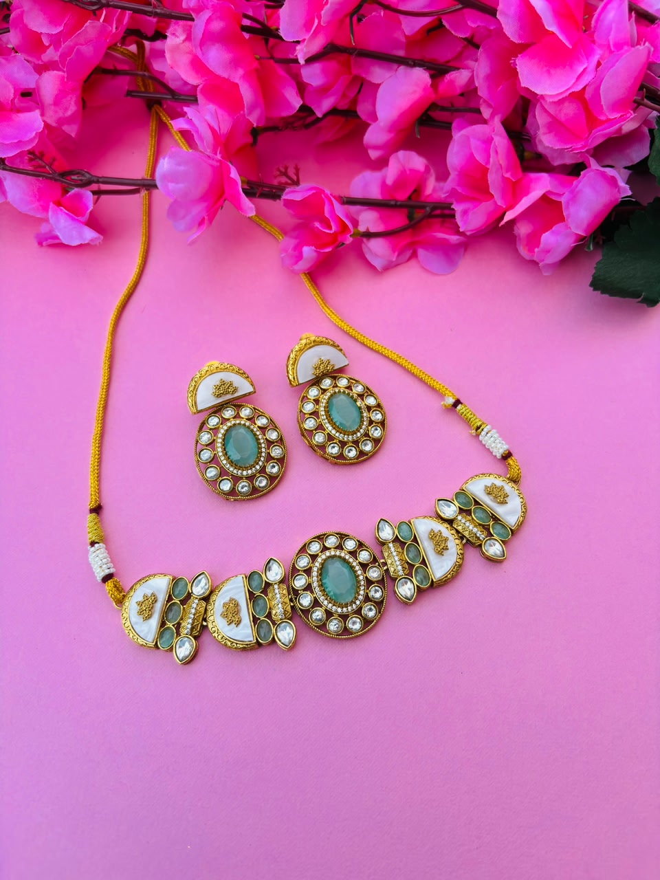Turquoise Kundan Mother of Pearl Necklace Set - Image 2